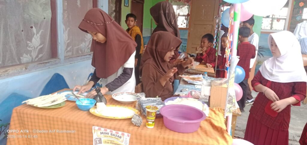 SDN 2 Purabaya Tanamkan Jiwa Wirausaha Sejak Dini, Siswa Belajar Mandiri, Berkolaborasi, dan Berkarya dengan Gembira 2 WhatsApp Image 2026 10 17 at 09.55.26